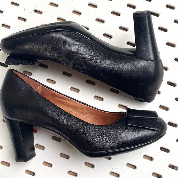 NEW Clark's  Brielle Leather Artisan Heel with a Bow SZ 6.5 - Picture 1 of 7